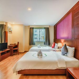 Deluxe Suite Twin Pool View